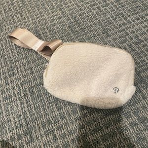 NWT Lululemon White Everywhere Belt Bag Fleece Sherpa Natural Ivory/Trench